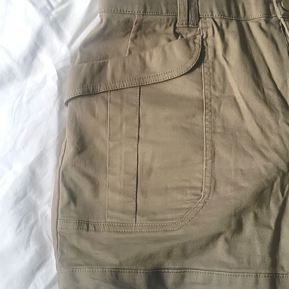 Democracy Olive Green Utility Shorts Women's Size 16 - Picture 5 of 5